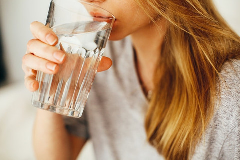 Water while pregnant: how much you should drink